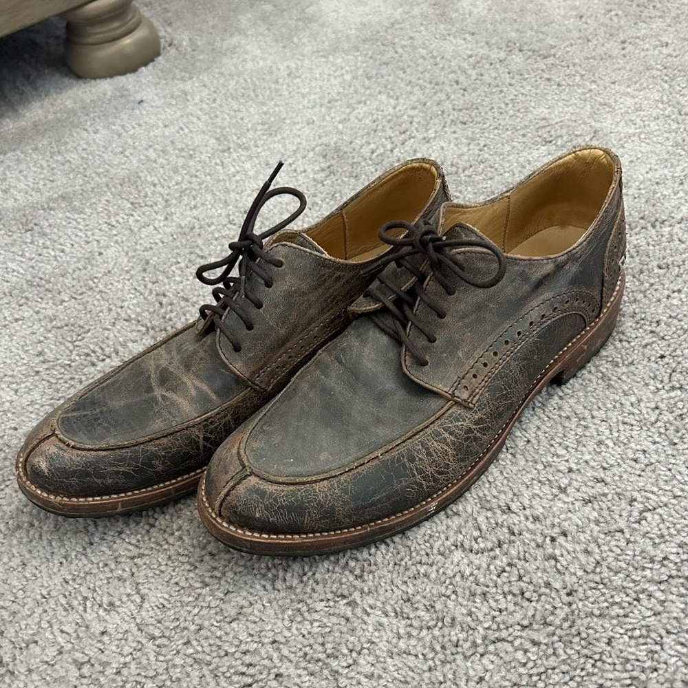 Men’s leather dress shoes